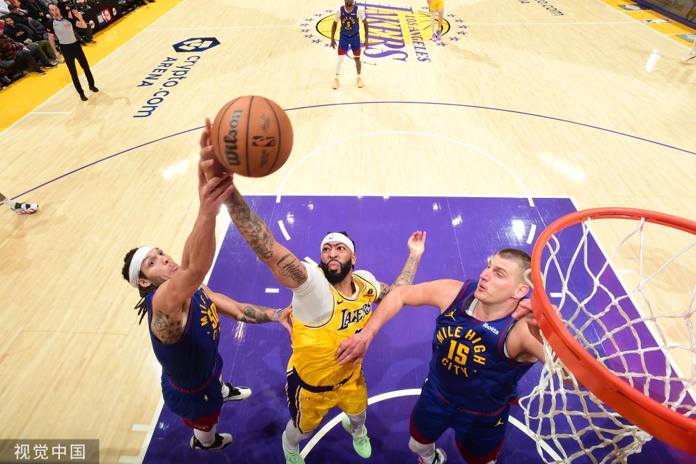 的聚光灯下 的聚光灯下